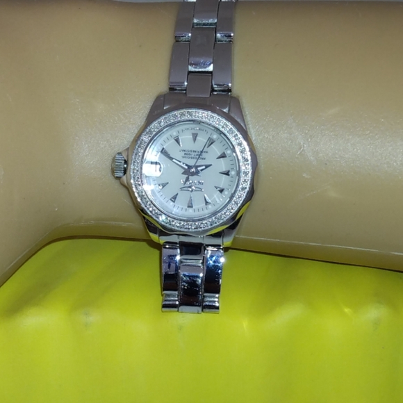 INVICTA STAINLESS STEEL & DIAMOND WATCH - Picture 4 of 7